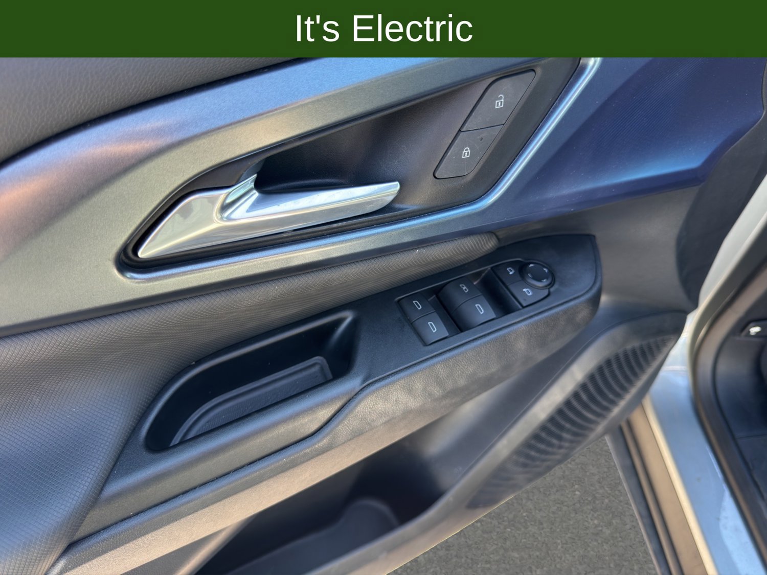 Certified 2024 Chevrolet Equinox EV LT FWD image 12