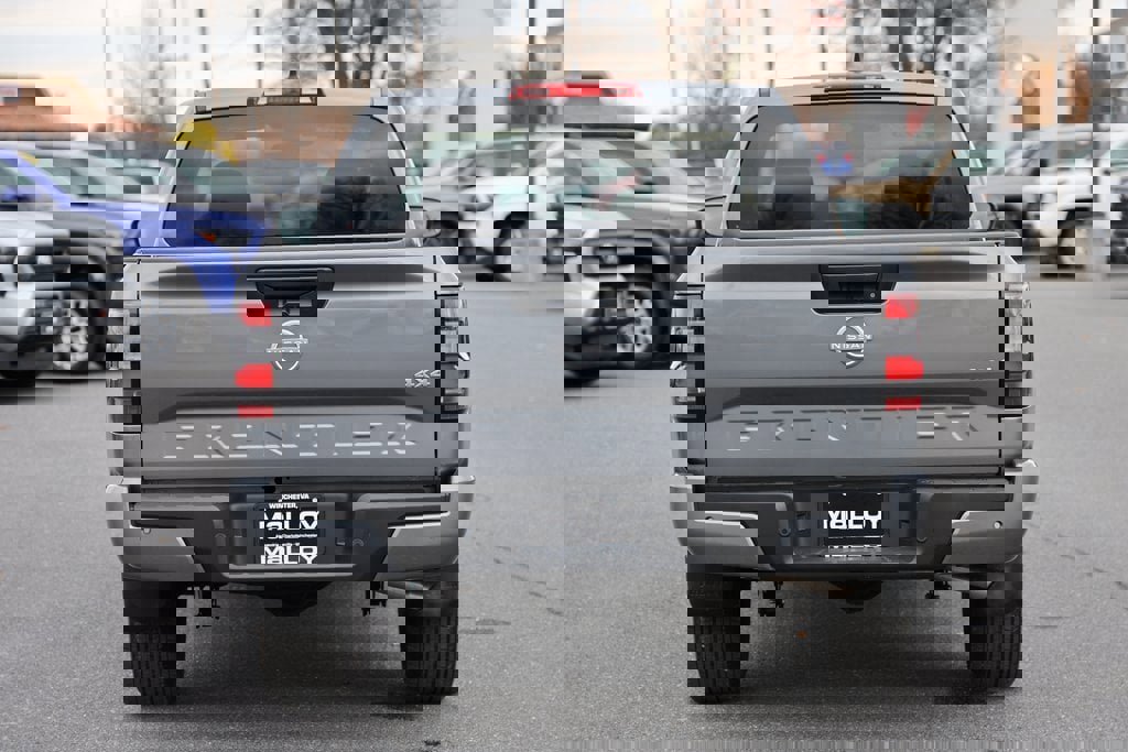 Used 2025 Nissan Frontier SV image 9