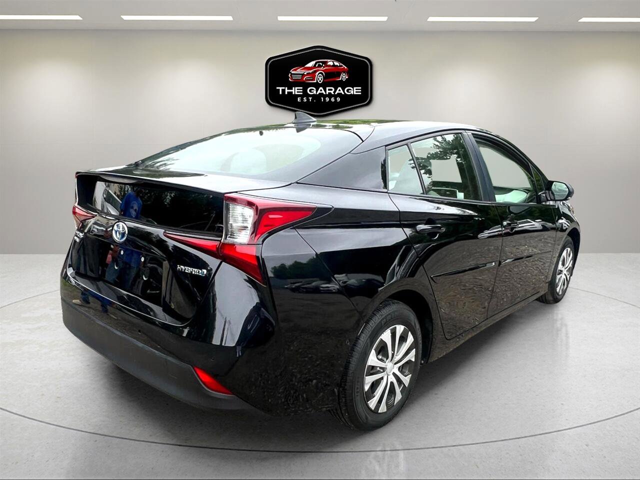Used 2019 Toyota Prius LE image 5