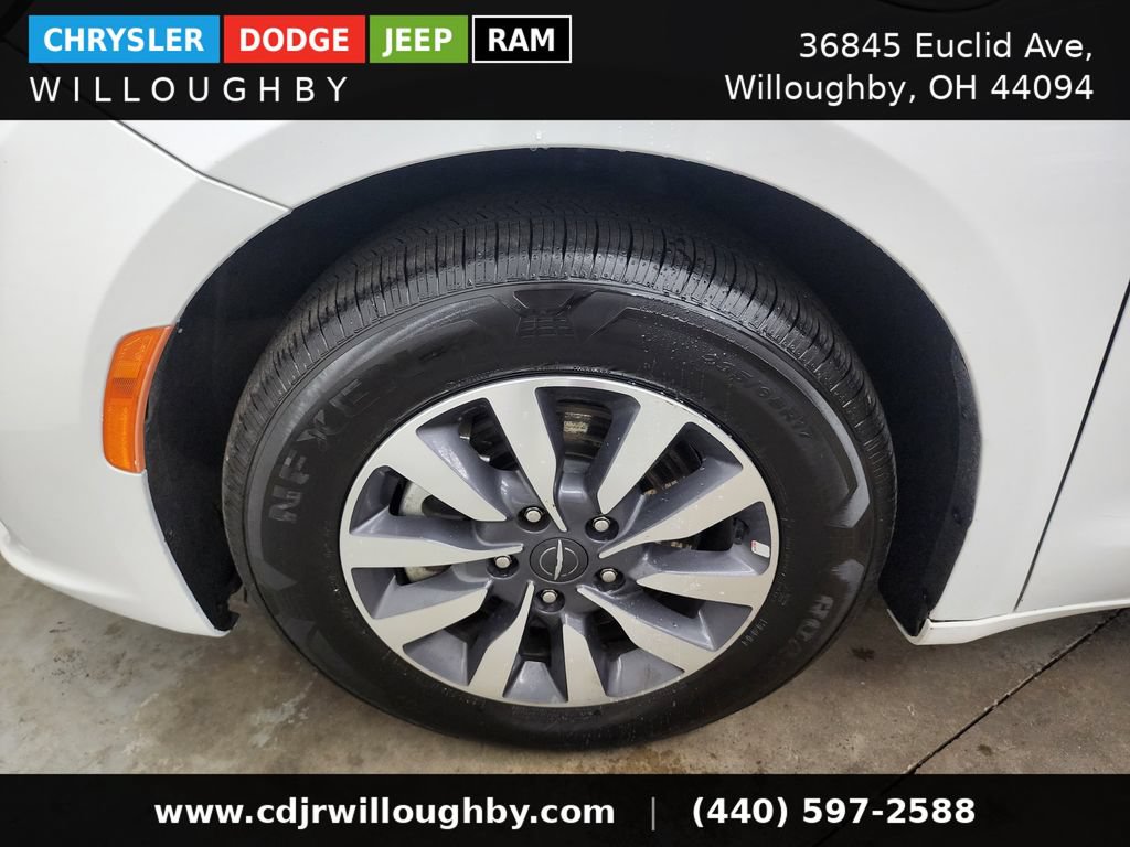 Used 2024 Chrysler Pacifica Limited FWD image 39