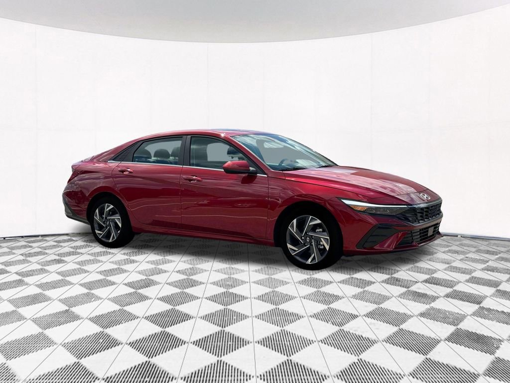 Used 2025 Hyundai Elantra SEL image 16