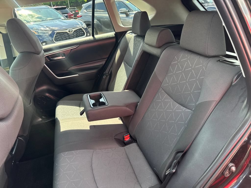 Used 2025 Toyota RAV4 XLE AWD/4WD image 33