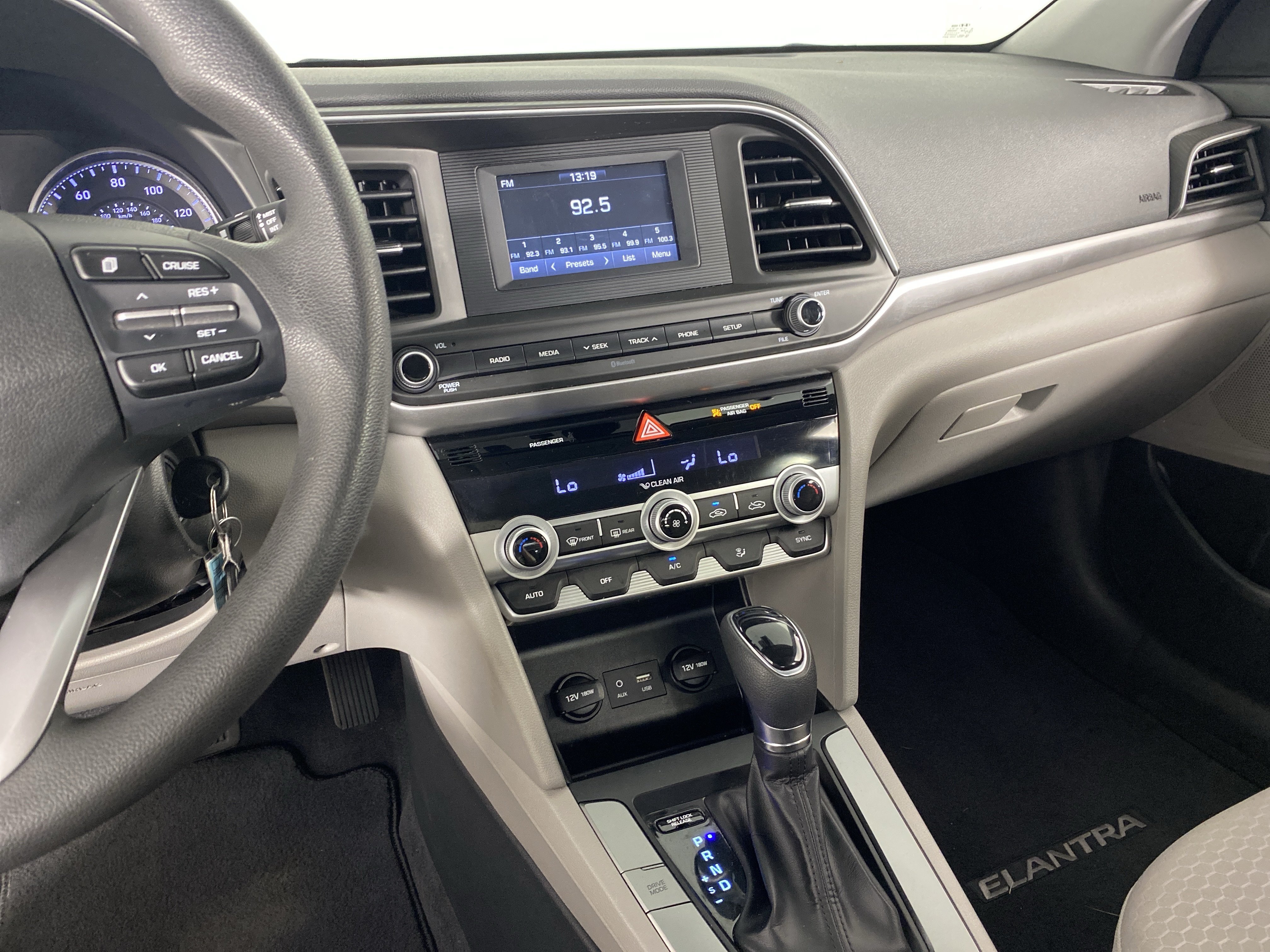 Used 2020 Hyundai Elantra SE FWD image 25