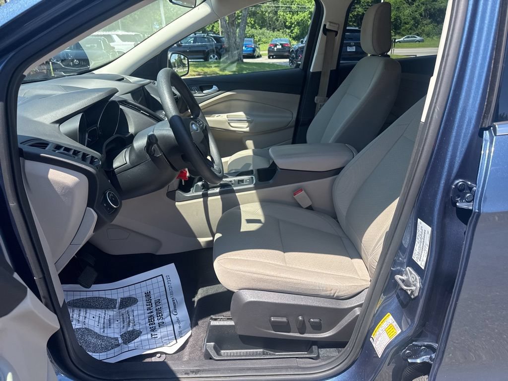 Used 2018 Ford Escape SE w/ SE Sync 3 Package FWD image 9