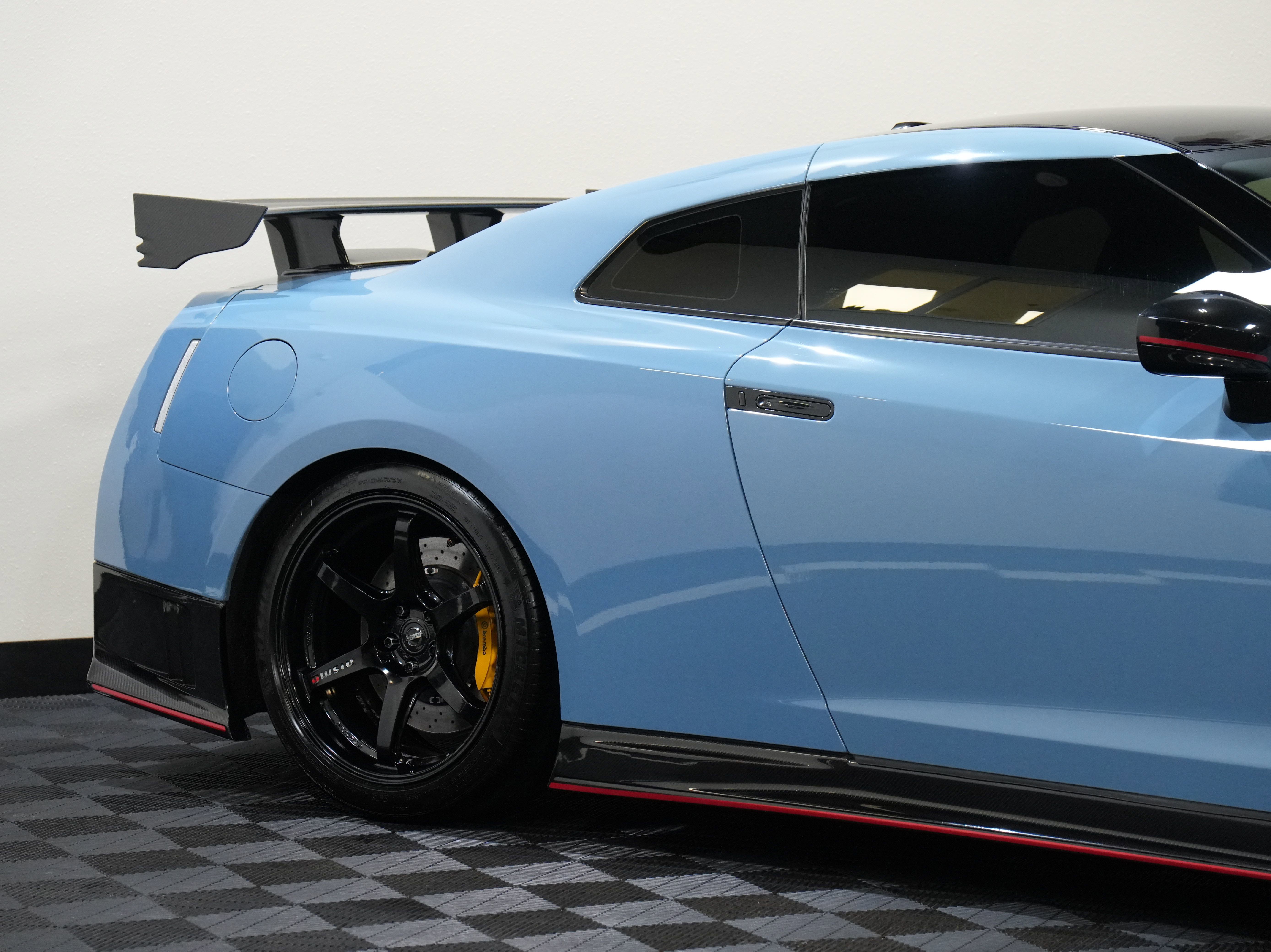 Used 2017 Nissan GT-R NISMO AWD/4WD image 16