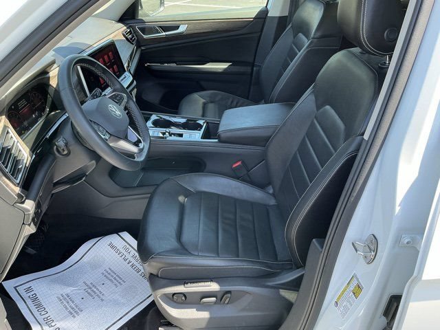 Used 2024 Volkswagen Atlas SEL AWD/4WD image 15