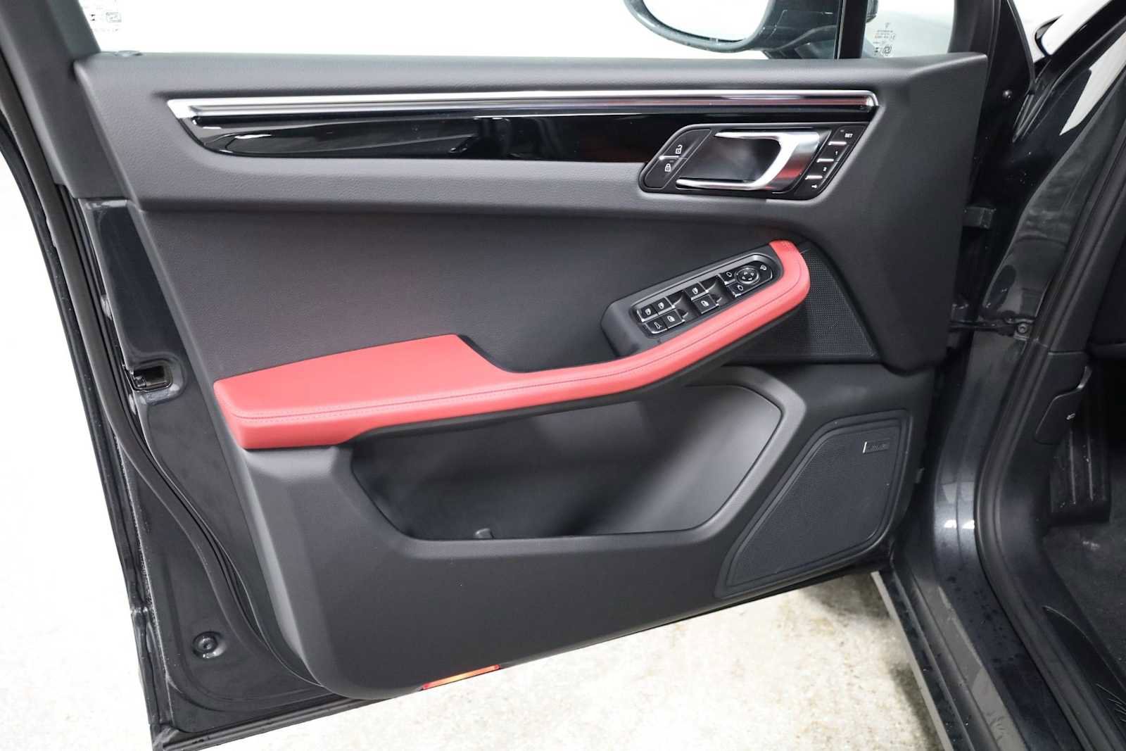 New 2026 Porsche Macan image 16