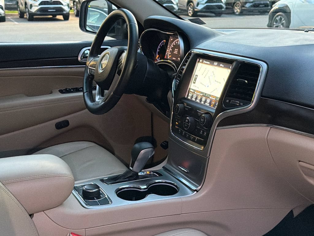 Used 2018 Jeep Grand Cherokee Limited AWD/4WD image 12