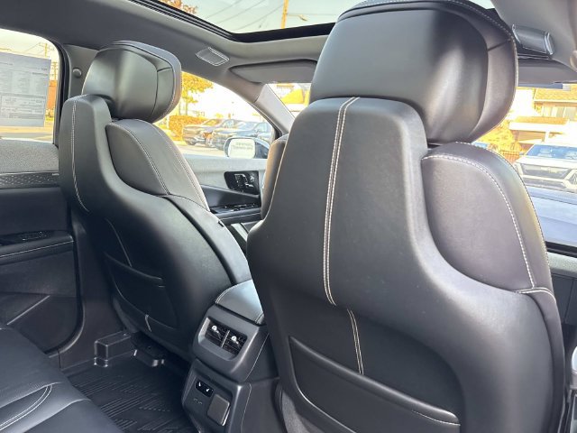 Certified 2025 Cadillac Optiq Sport 2 w/ LPO, Floor Liner Package AWD/4WD image 23
