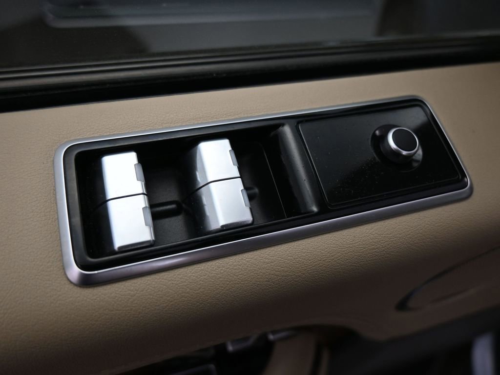 Used 2019 Land Rover Range Rover HSE image 5