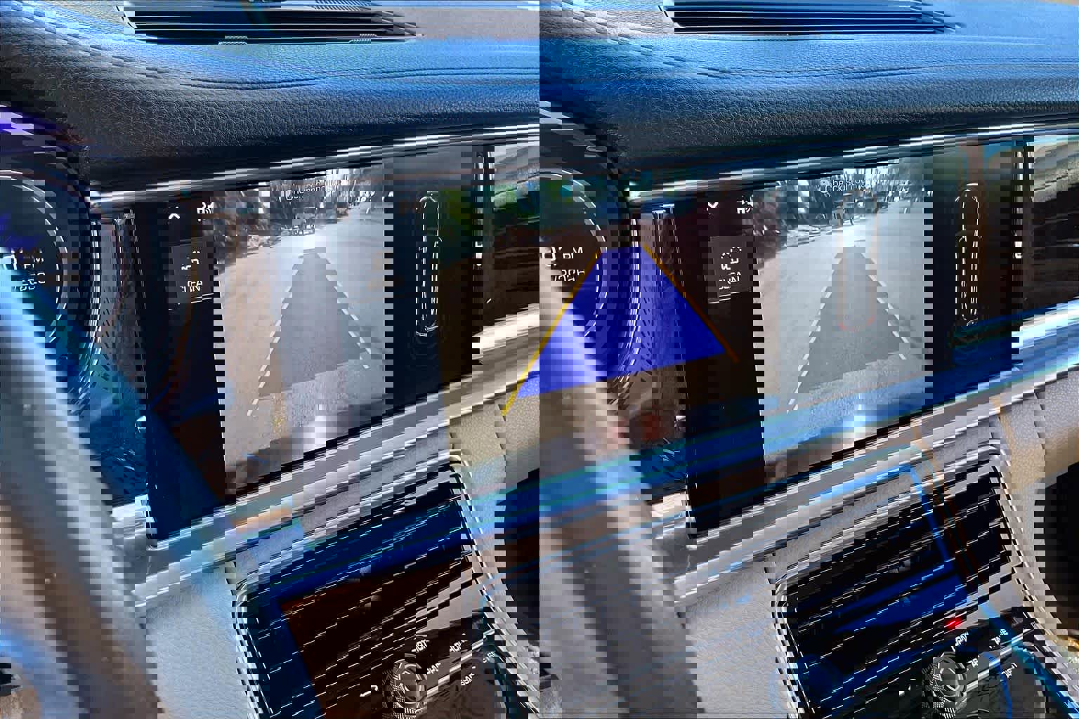 Used 2018 Porsche Panamera image 25