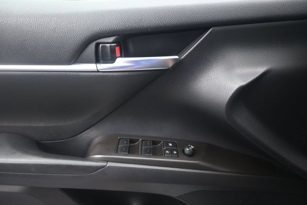 Used 2022 Toyota Camry SE FWD image 22