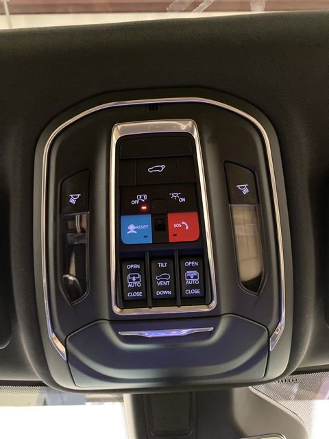 Used 2025 Jeep Grand Cherokee Limited w/ Luxury Tech Group II AWD/4WD image 17