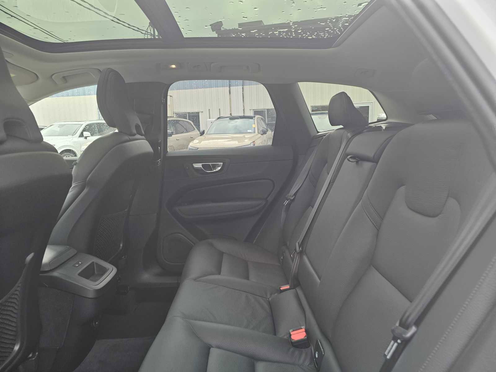 Certified 2025 Volvo XC60 B5 Plus AWD/4WD image 19