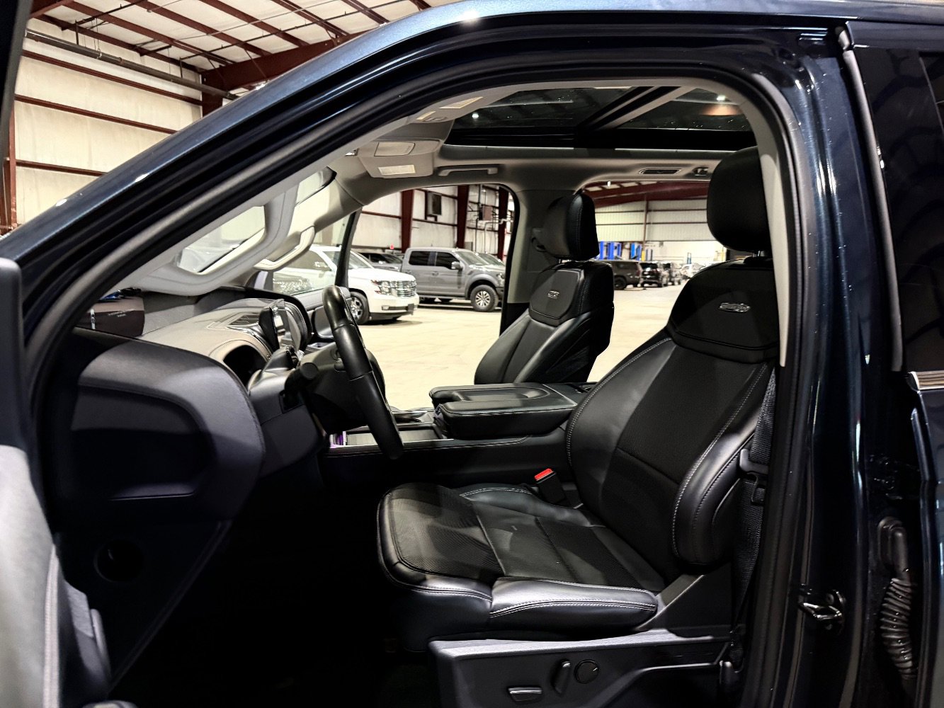 Used 2025 Ford Expedition Platinum AWD/4WD image 13
