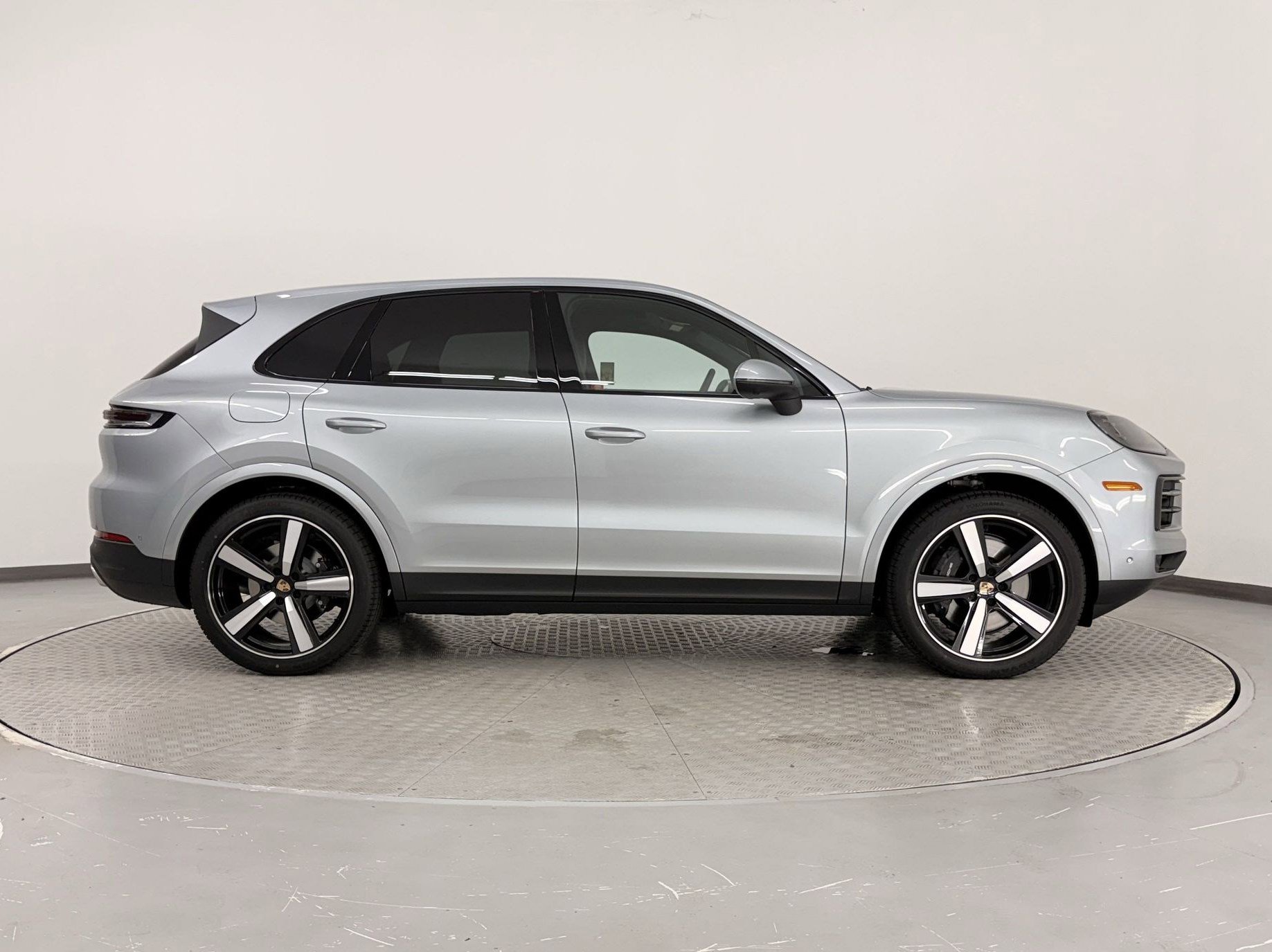 Used 2025 Porsche Cayenne image 8