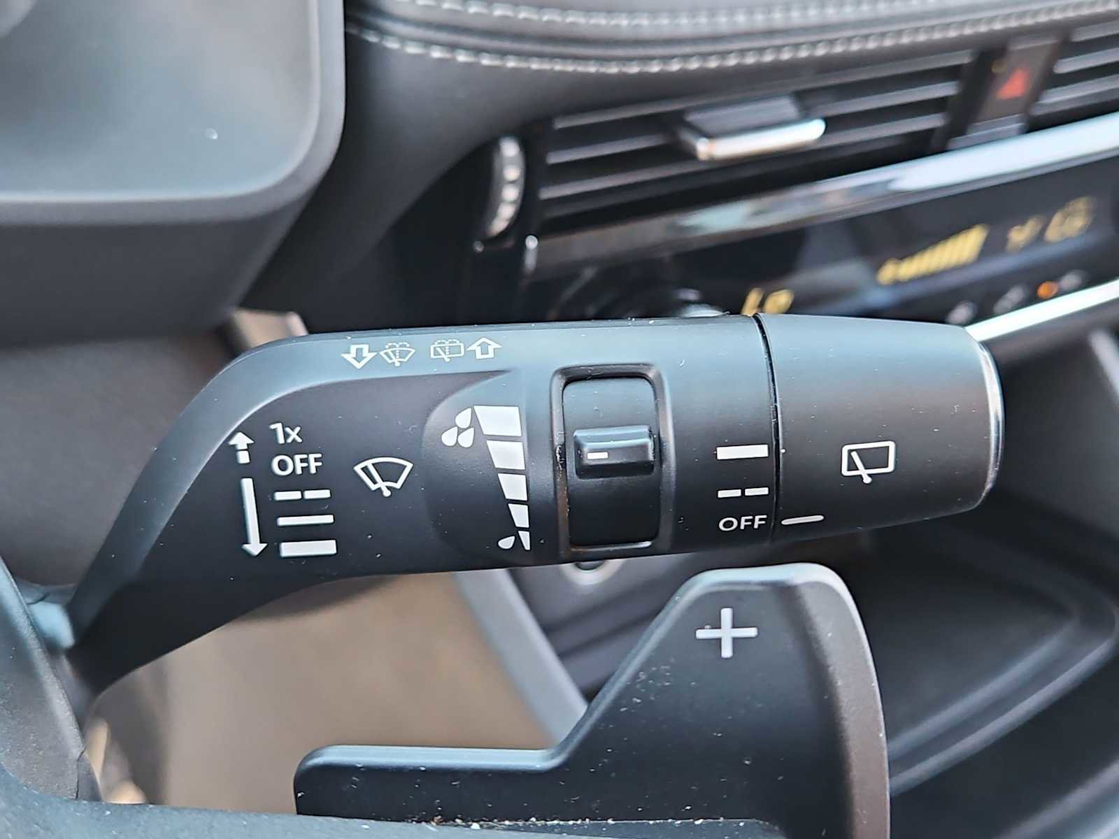 Used 2022 Nissan Rogue SV FWD image 25