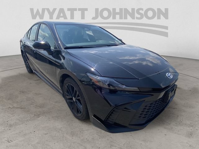 Used 2025 Toyota Camry SE FWD image 13