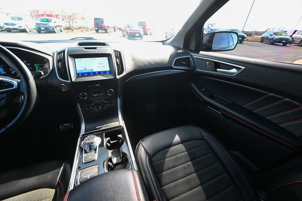 Used 2020 Ford Edge ST-Line w/ Cold Weather Package image 31