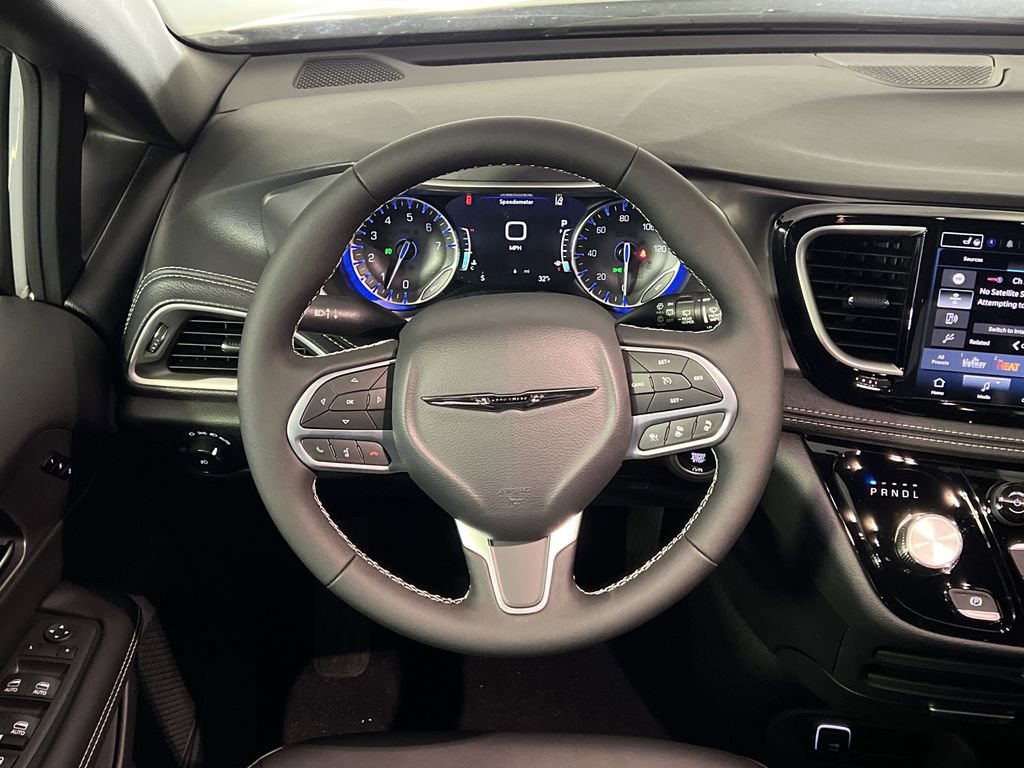 New 2026 Chrysler Pacifica Select image 28