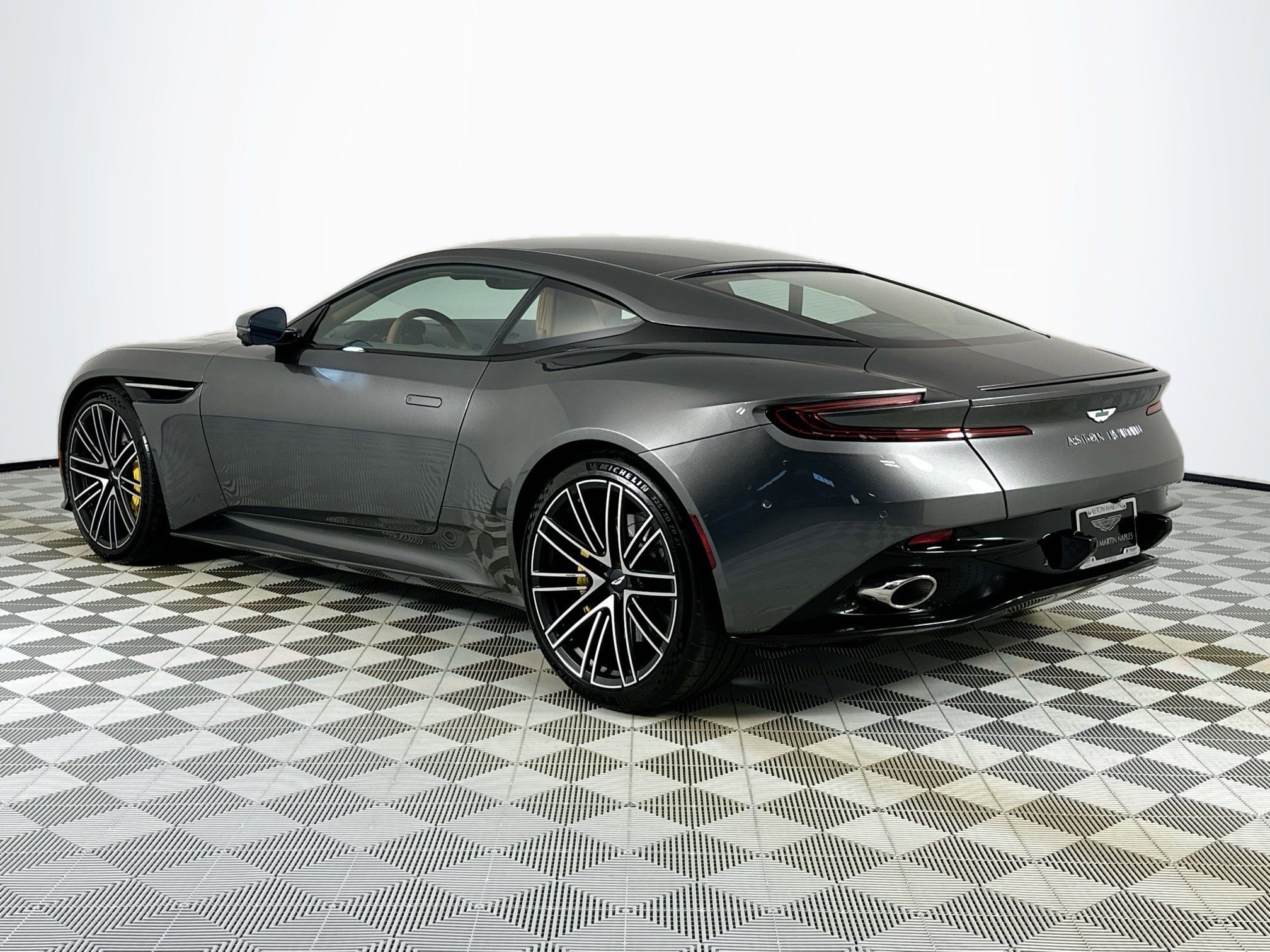 Used 2024 Aston Martin DB12 Coupe image 2