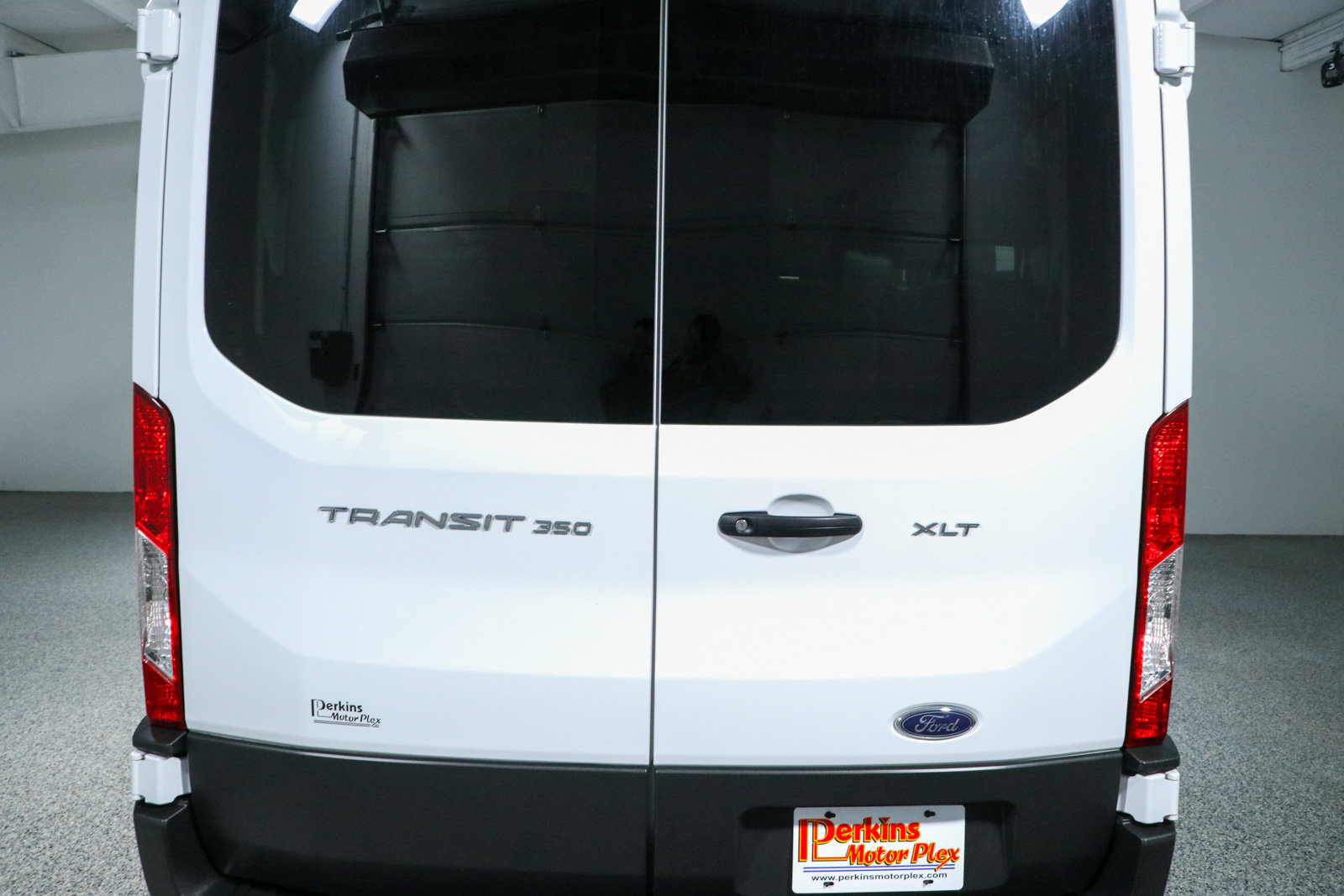 Used 2025 Ford Transit 350 XLT RWD image 8