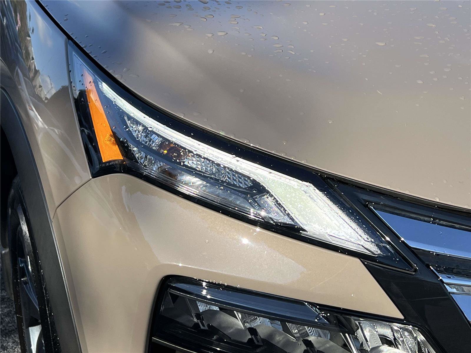 Used 2025 Nissan Rogue SV image 13