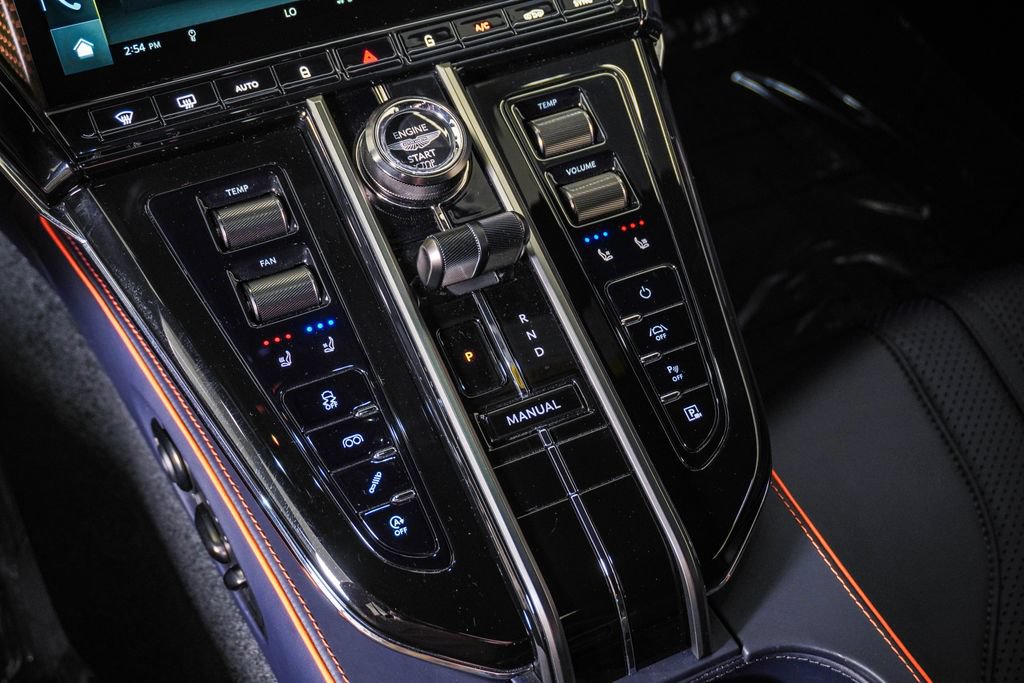 Used 2026 Aston Martin V8 Vantage Coupe RWD image 29