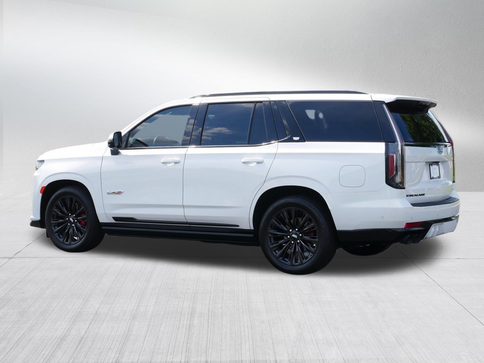 Certified 2024 Cadillac Escalade V w/ LPO, ONYX Package AWD/4WD image 5