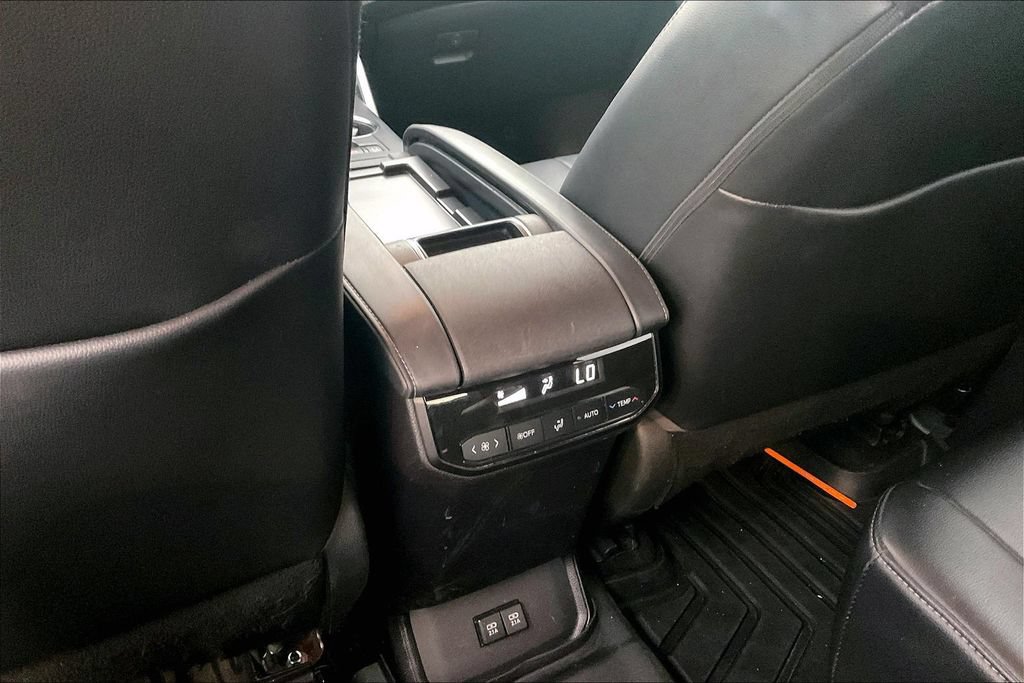 Used 2021 Toyota Highlander XSE FWD image 24