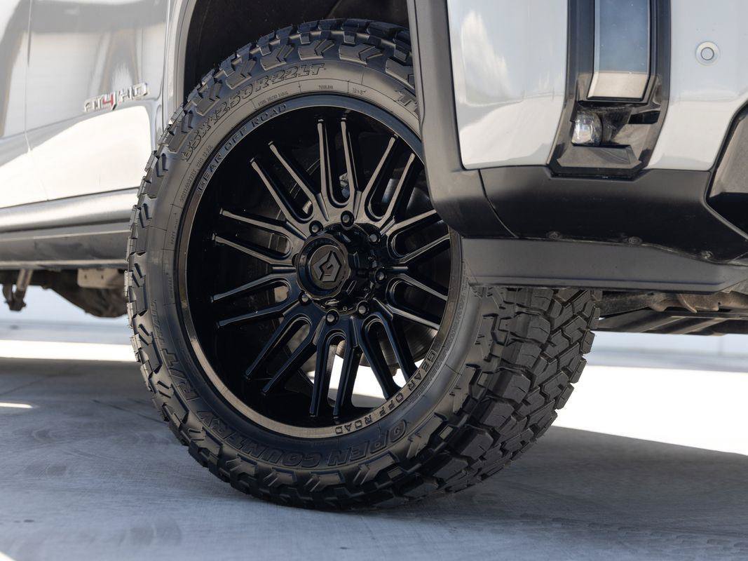 Used 2024 GMC Sierra 2500 AT4 w/ AT4 Premium Plus Package AWD/4WD image 4