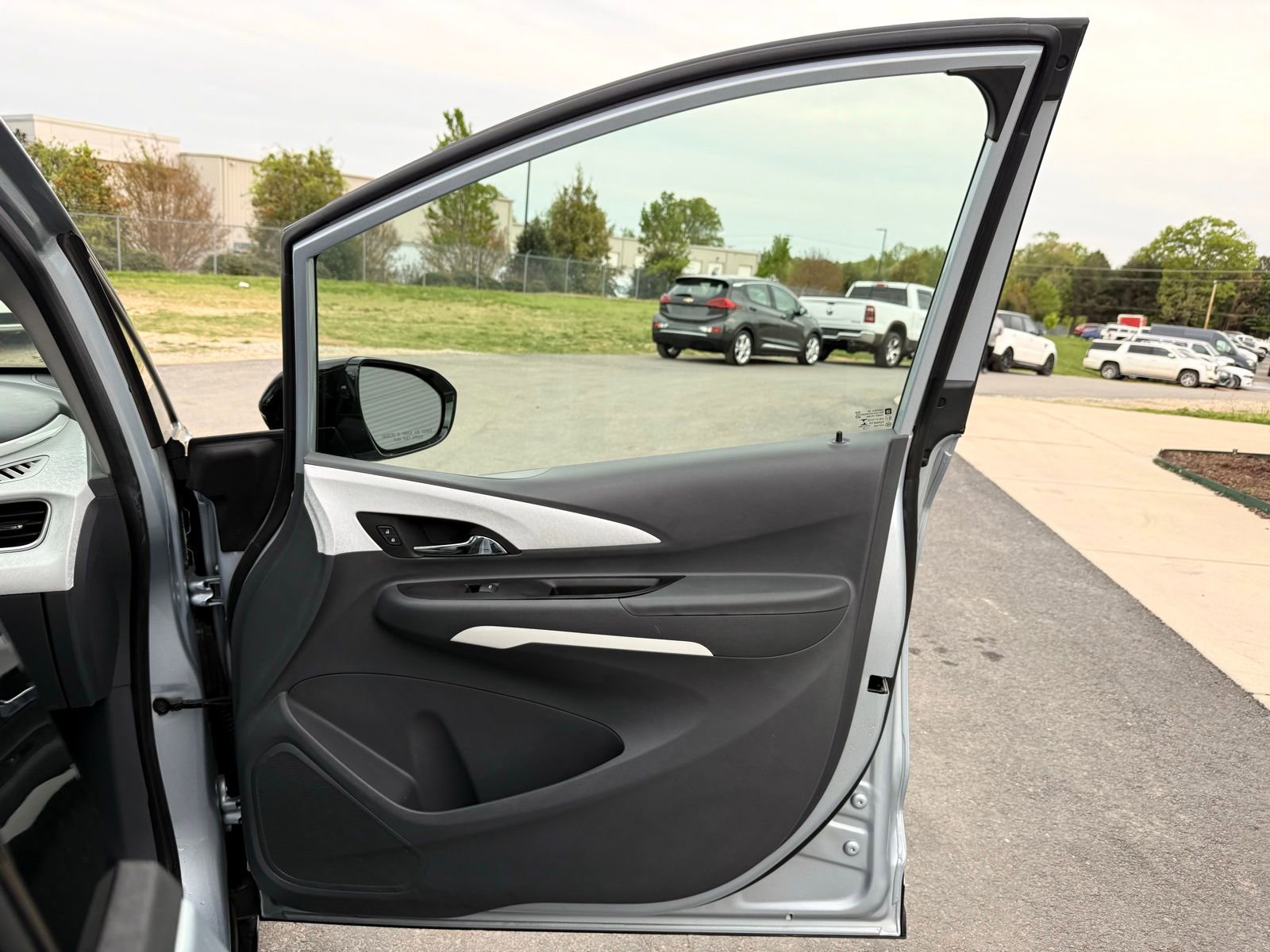 Used 2018 Chevrolet Bolt LT FWD image 23