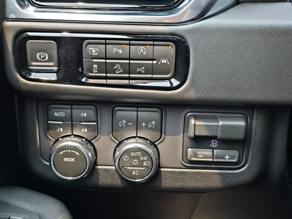 New 2026 GMC Yukon XL Denali w/ Advanced Technology Package AWD/4WD image 17