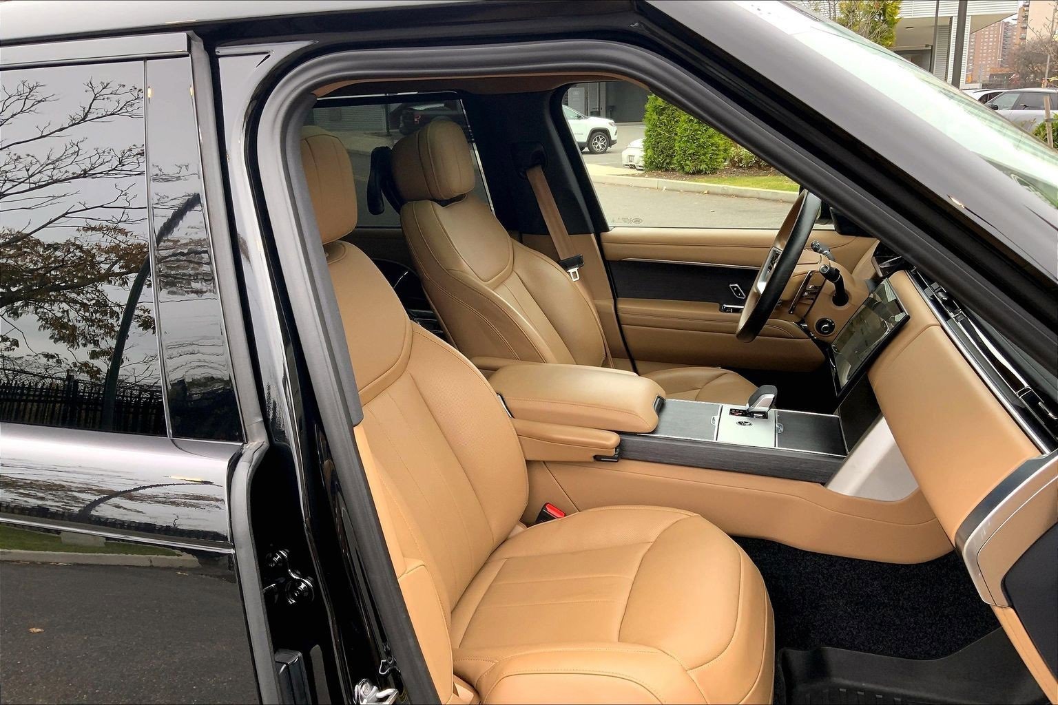 Used 2025 Land Rover Range Rover Long Wheelbase SE image 8