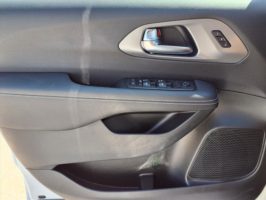 New 2026 Chrysler Pacifica Select image 22