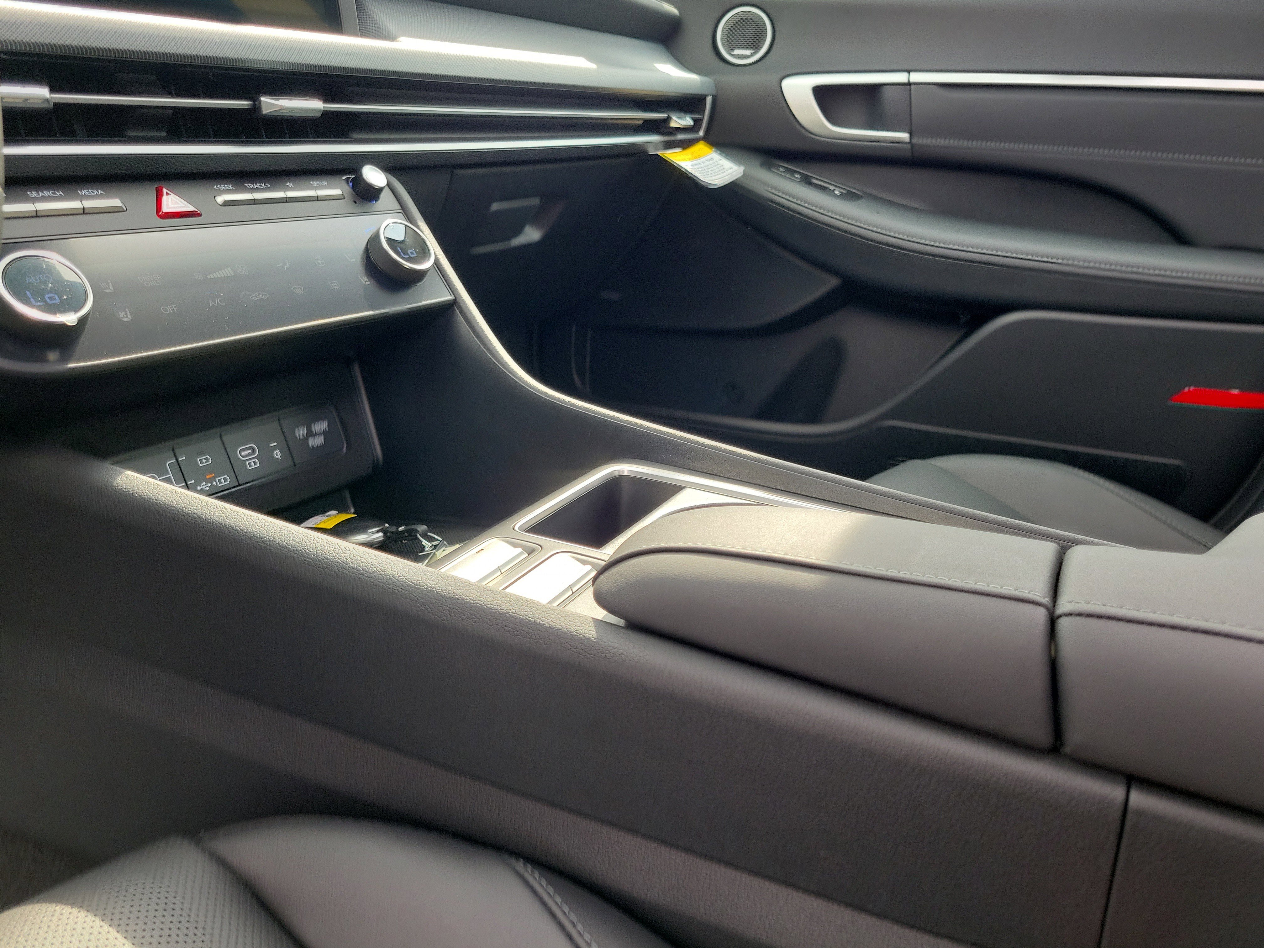 New 2025 Hyundai Sonata Limited image 12