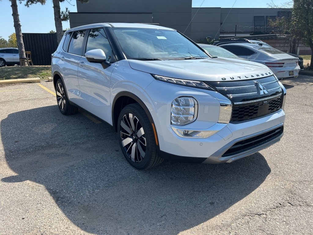 New 2025 Mitsubishi Outlander SE