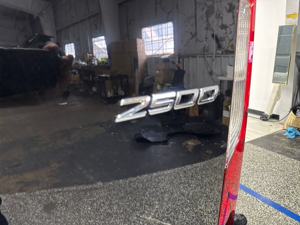 Used 2024 Mercedes-Benz Sprinter 2500 image 21