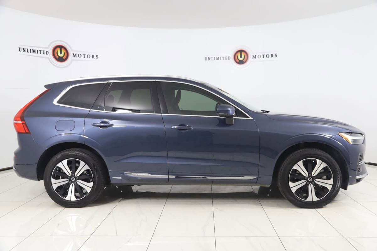 Used 2023 Volvo XC60 T8 Plus AWD/4WD image 2