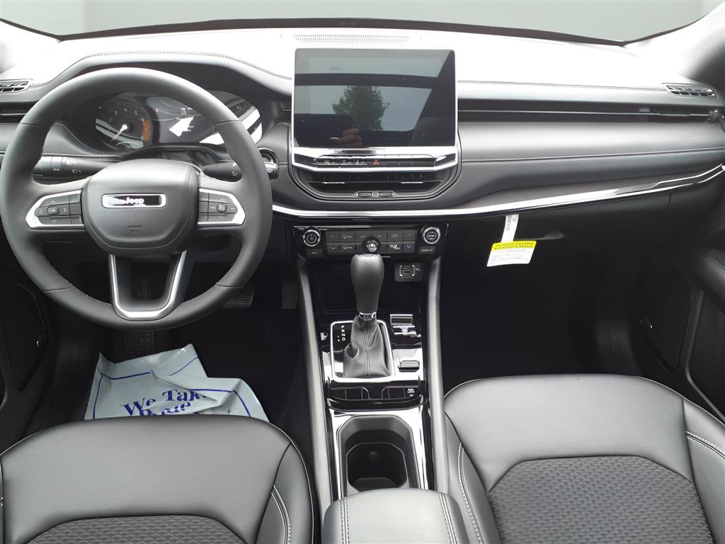New 2023 Jeep Compass Latitude w/ Sun and Sound Group AWD/4WD image 5
