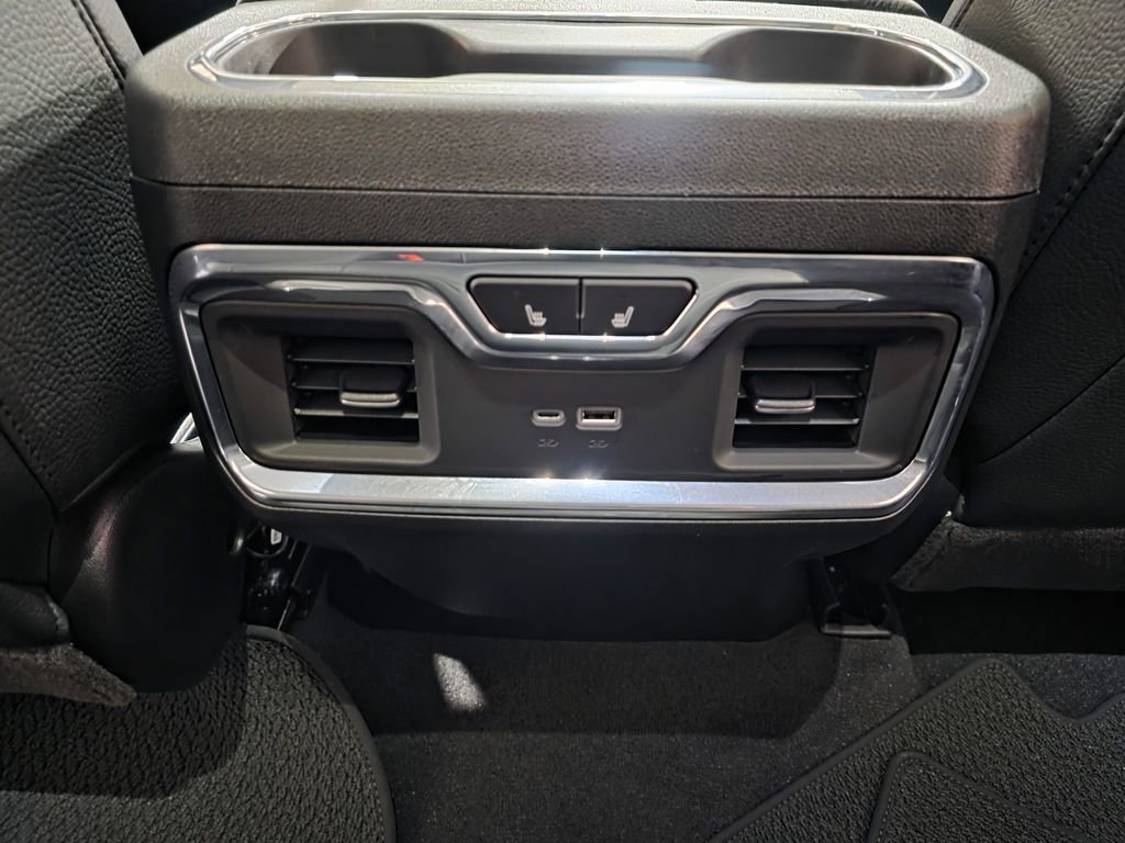 Used 2025 GMC Sierra 1500 Denali w/ Technology Package AWD/4WD image 23