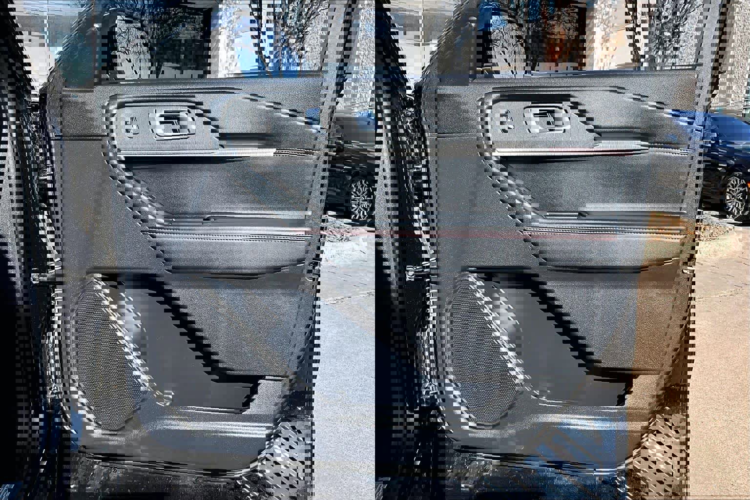 Used 2025 Ford Explorer ST-Line w/ ST-Line Street Pack image 22