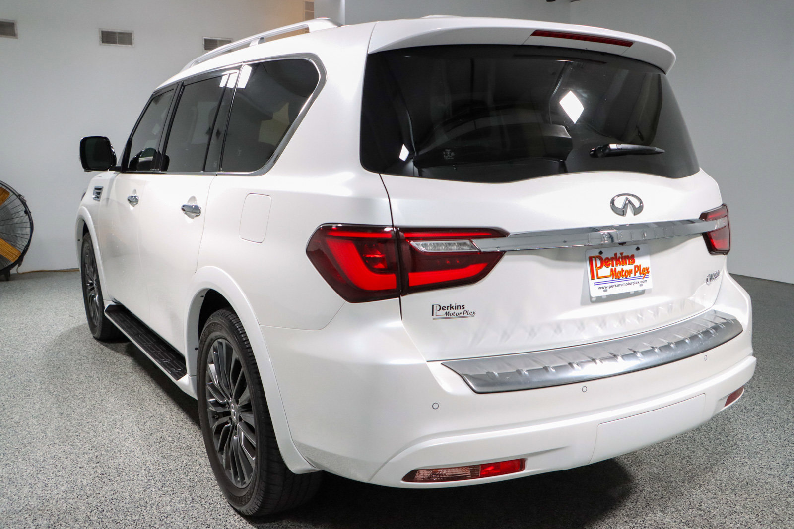 Used 2024 INFINITI QX80 Luxe w/ Cargo Package image 9
