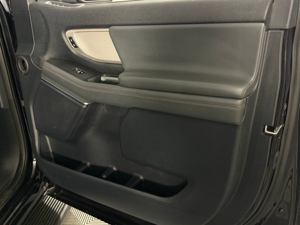 Used 2025 Ford Expedition Active image 31