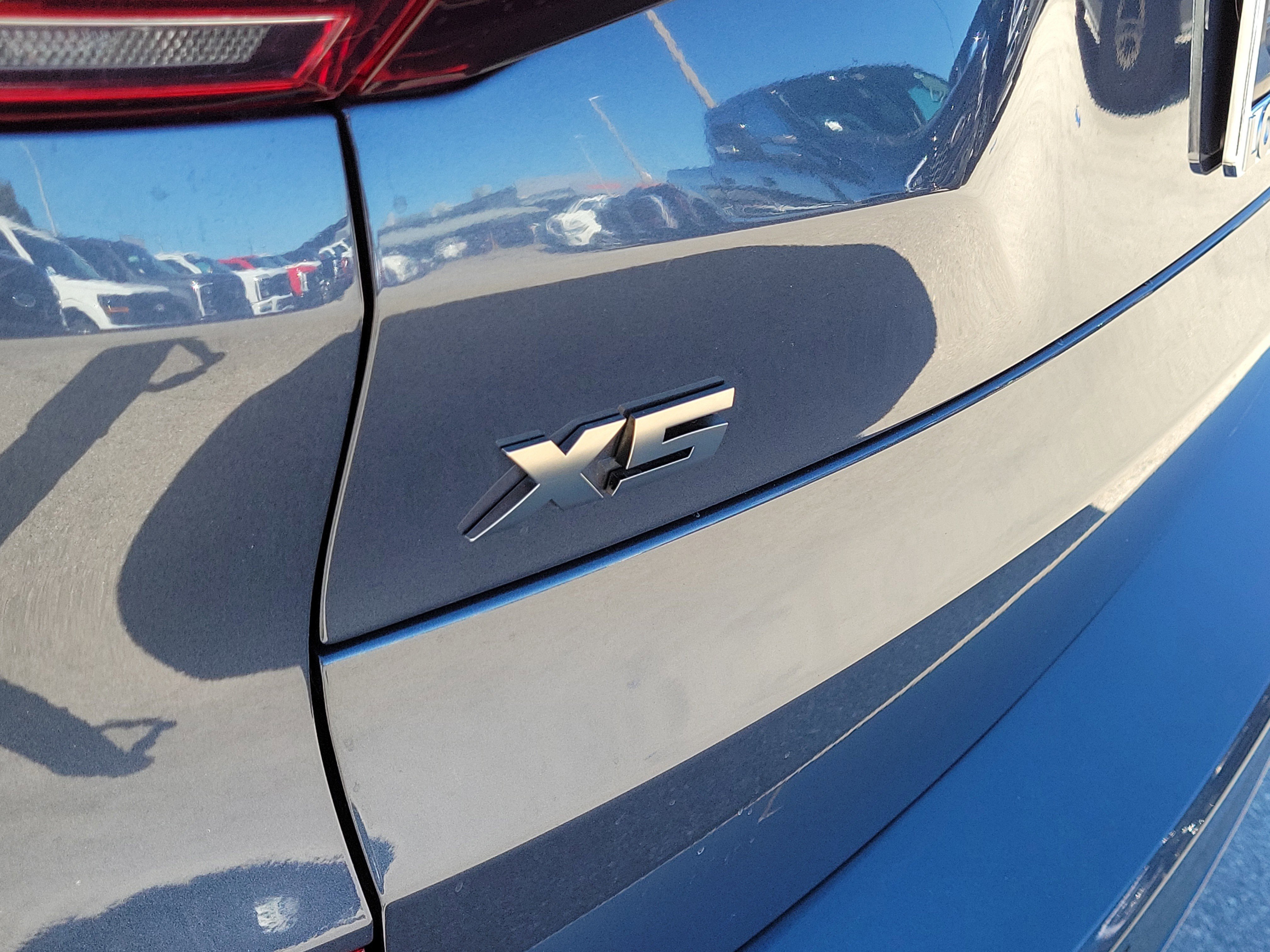 Used 2021 BMW X5 M50i w/ Executive Package image 30