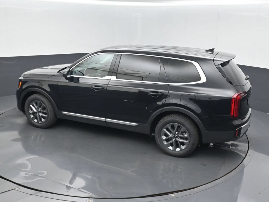 Used 2024 Kia Telluride LX FWD image 15