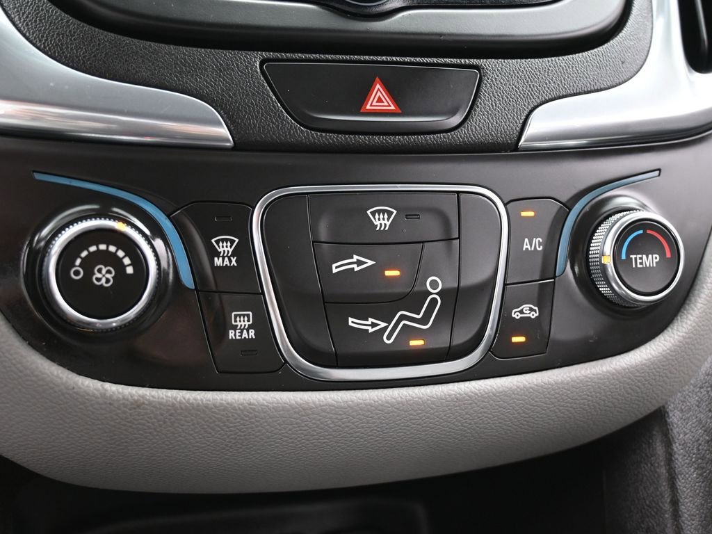 Used 2021 Chevrolet Equinox LS image 22