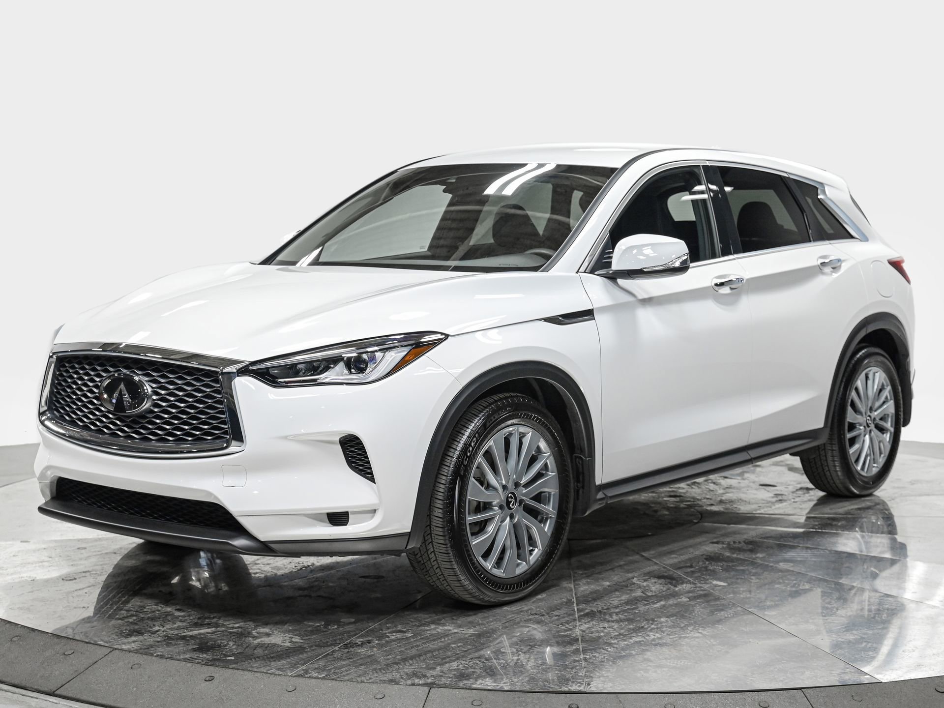 Used 2025 INFINITI QX50 Pure image 1