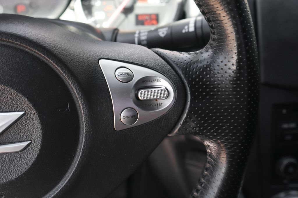 Used 2017 Nissan 370Z Coupe RWD image 25
