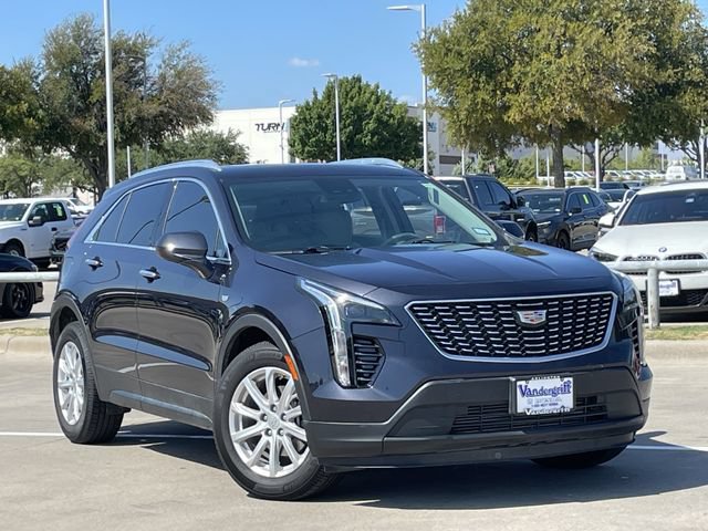 Used 2023 Cadillac XT4 Luxury w/ Cold Weather Package FWD image 2